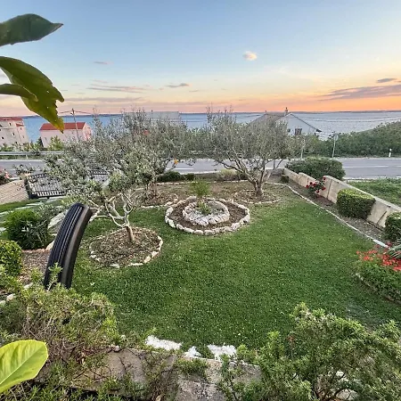 Apartment Olivus 3 *